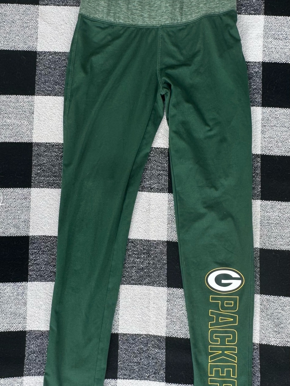 Fanatics Green Bay Packers Logo Leggings with Yellow Lettering